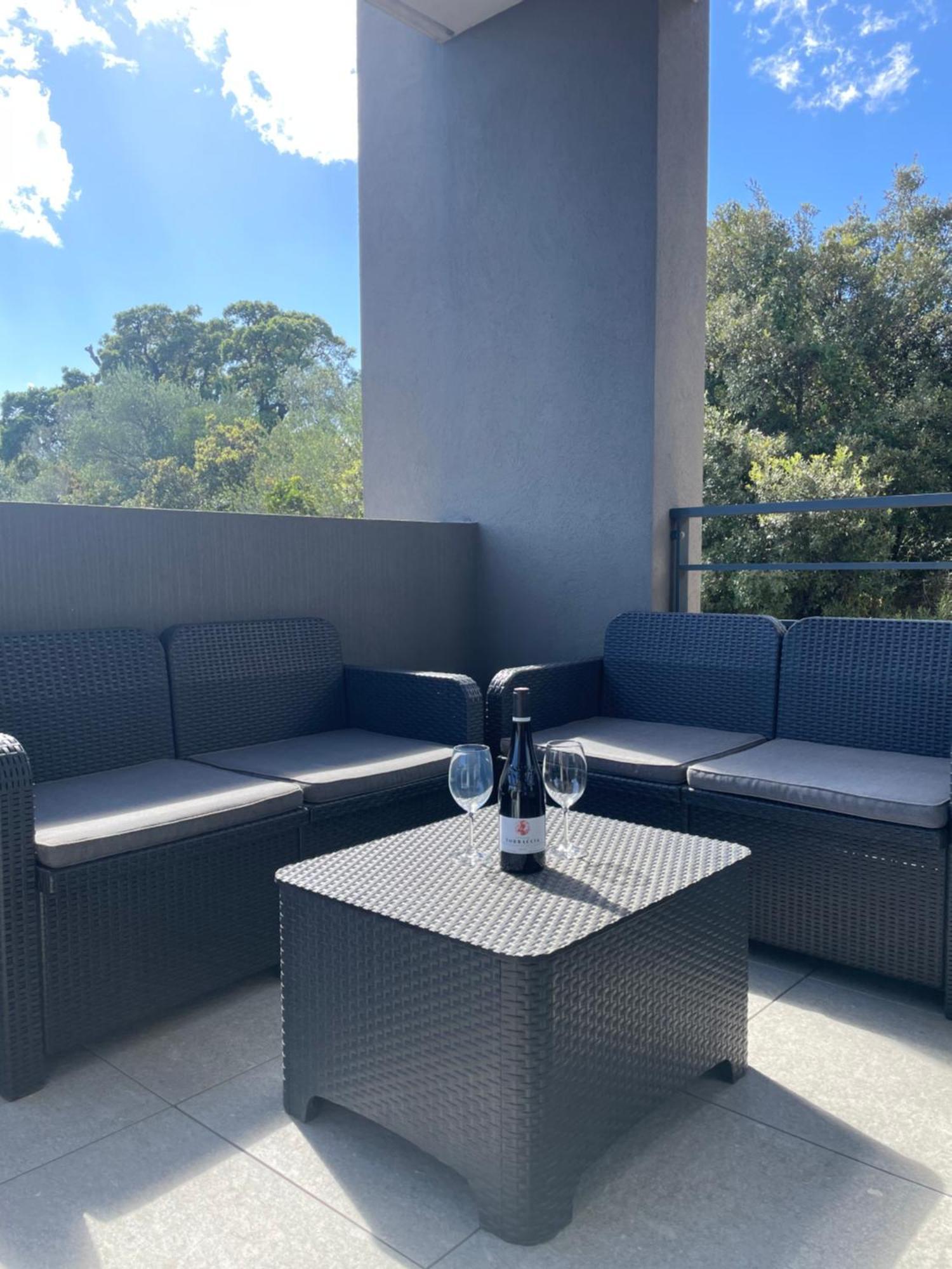 Bel Appartement Spacieux A Porto-Vecchio, 10Min A Pieds Du Centre Ville Esterno foto